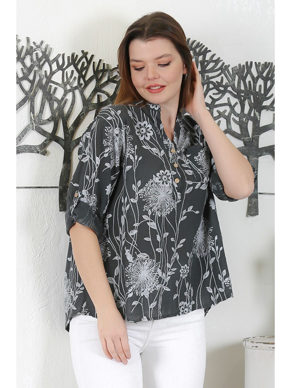 İtalyan Antrasit Hakim Yaka Düğmeli 3/4 Kol Çiçekli Cepli Casual Arkası Uzun Dokuma Bluz 65 63-2