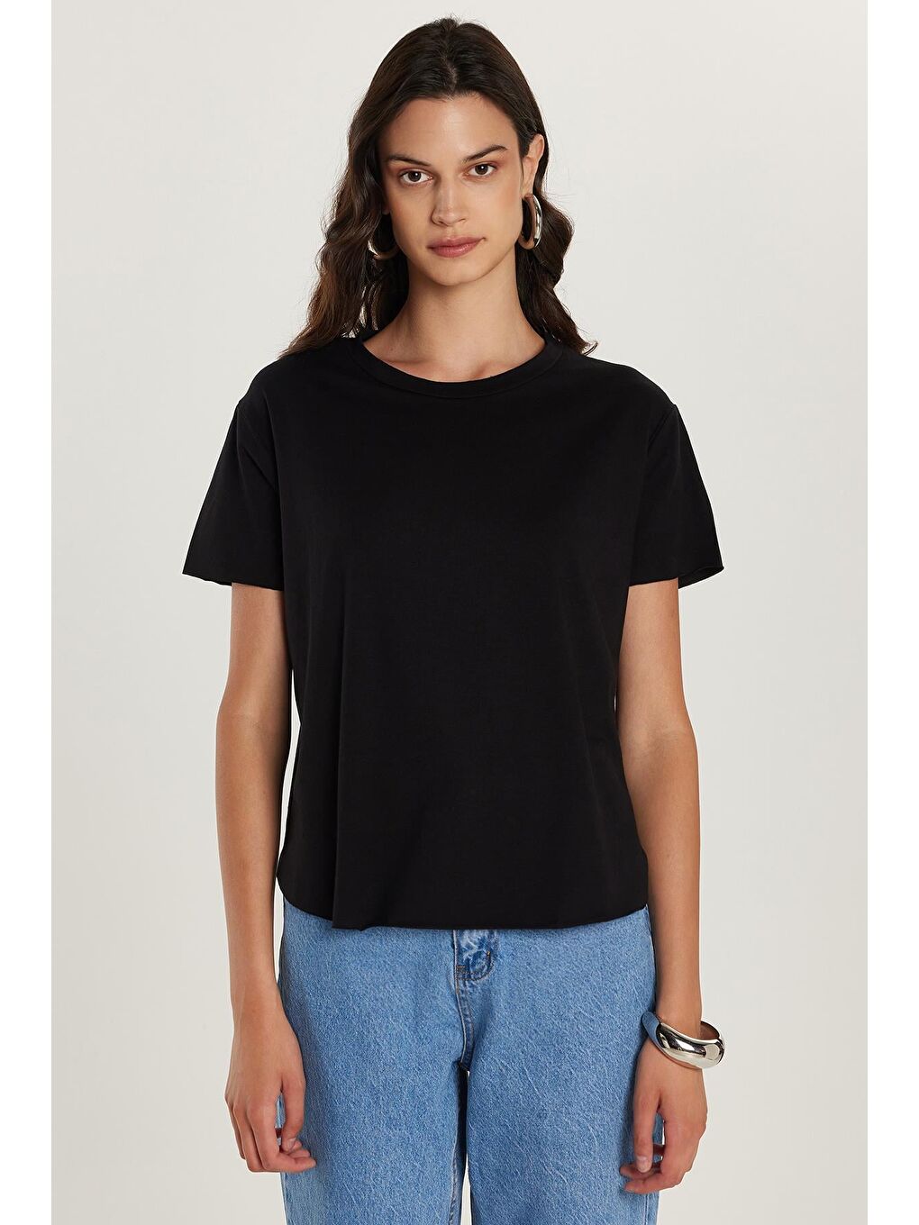 Kadın Relax Fit Modal Kumaş Basic Bisiklet Yaka Siyah Tişört-3