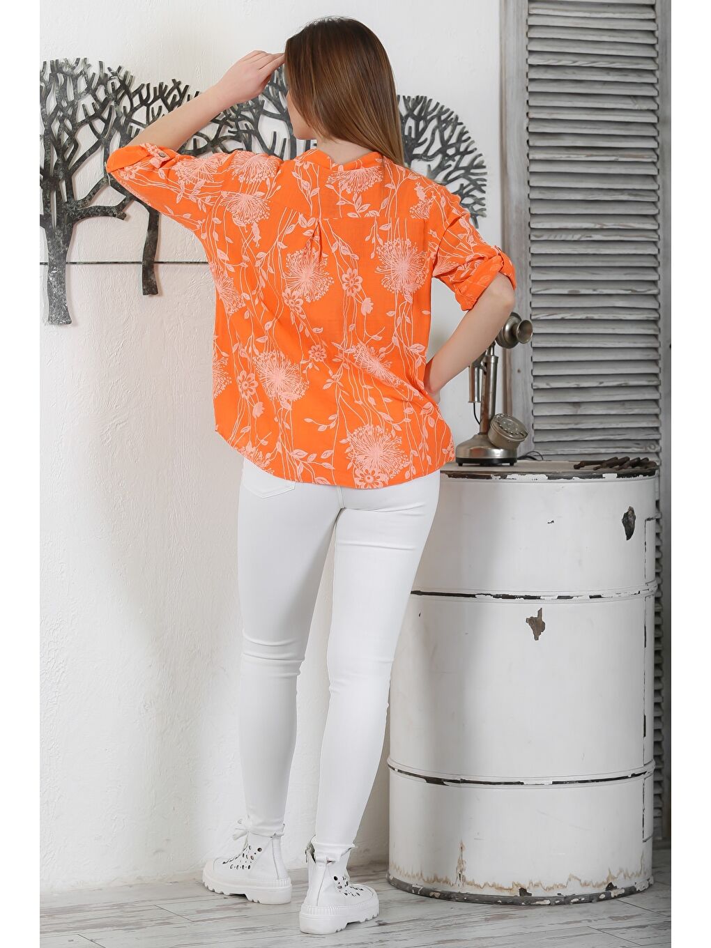 İtalyan Antrasit Hakim Yaka Düğmeli 3/4 Kol Çiçekli Cepli Casual Arkası Uzun Dokuma Bluz 65 63-7