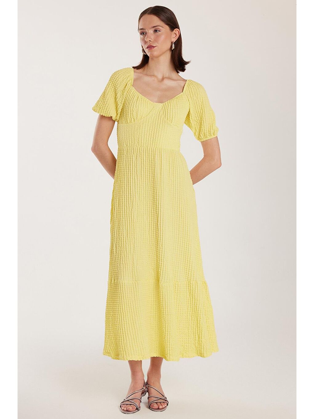 Kadın Standart Fit Normal Kesim Sırt Bağlama Detaylı U Yaka Midi Sarı Elbise