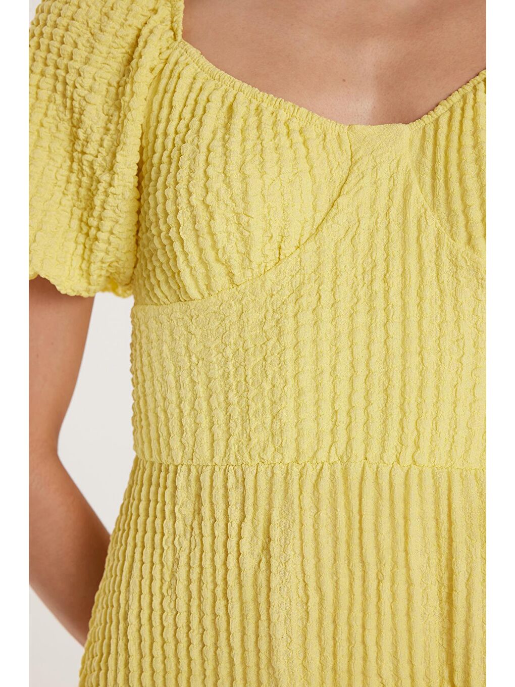 Kadın Standart Fit Normal Kesim Sırt Bağlama Detaylı U Yaka Midi Sarı Elbise-2