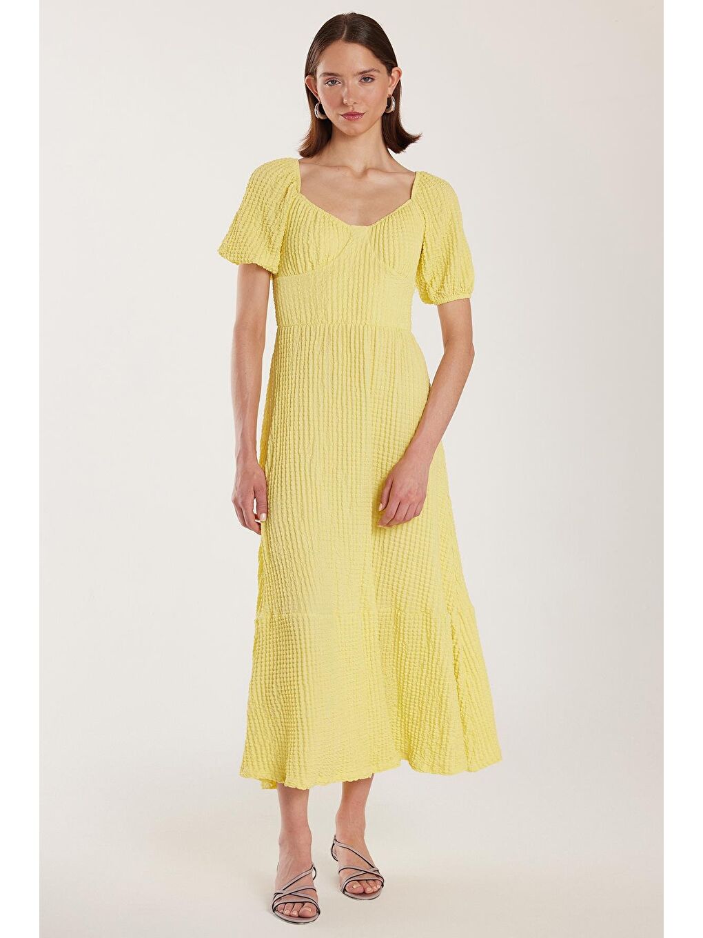 Kadın Standart Fit Normal Kesim Sırt Bağlama Detaylı U Yaka Midi Sarı Elbise-3