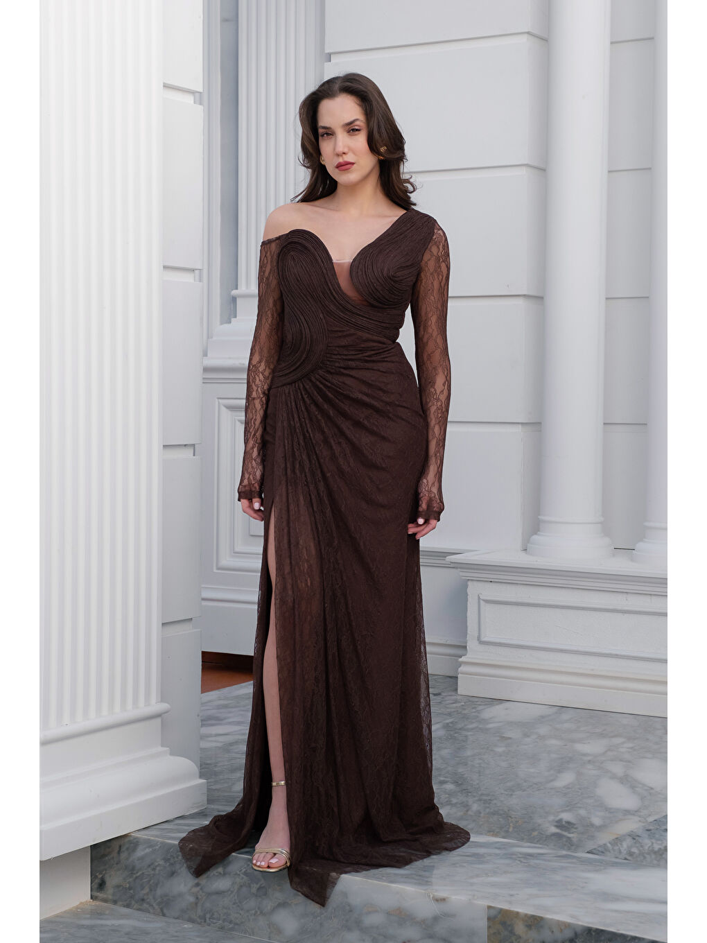 Kadın Kahverengi Göğüs Detaylı Uzun Dantel Abiye Elbise