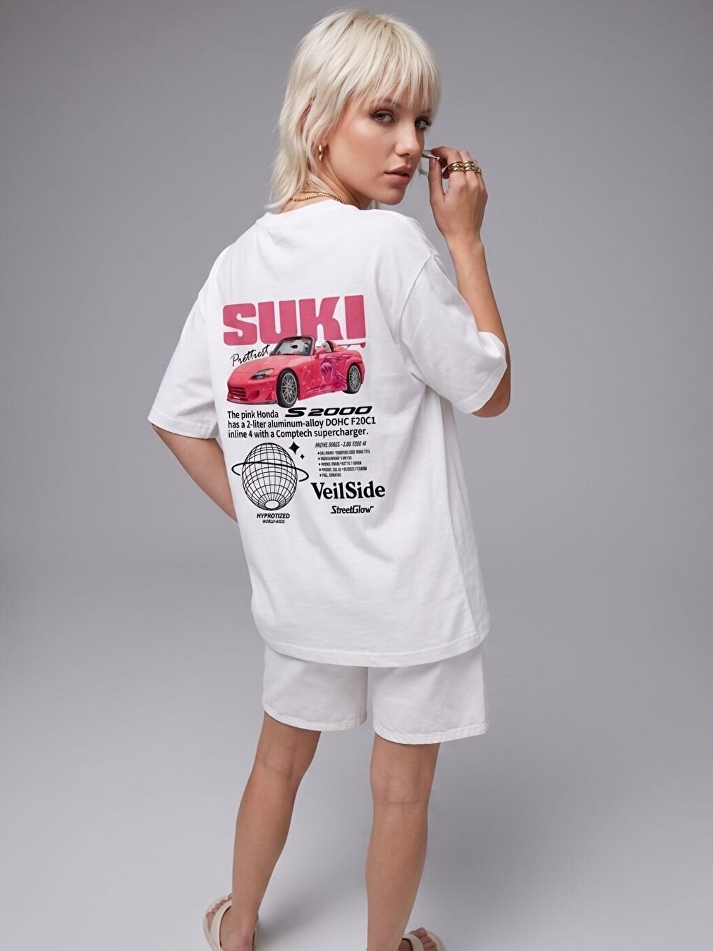 Beyaz Suki Baskı %100 Organik Pamuk Relaxed Fit Yuvarlak Yaka Tişört