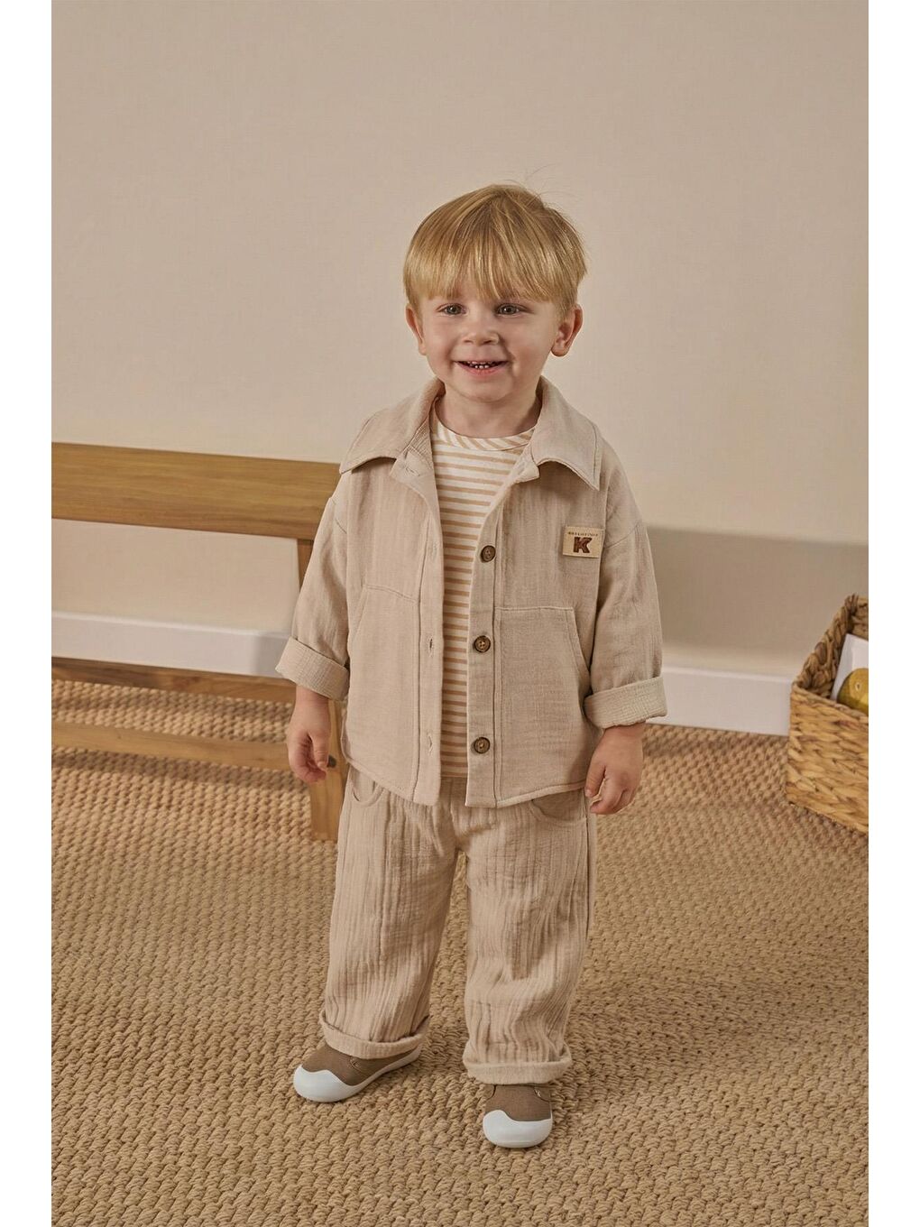 Erkek Çocuk Pamuklu Bej Gömlekli Pantolonlu Takım - Çizgili T-Shirt Detaylı