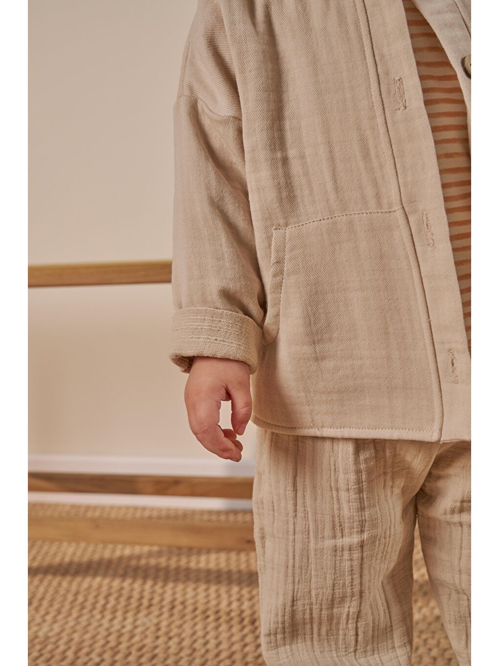 Erkek Çocuk Pamuklu Bej Gömlekli Pantolonlu Takım - Çizgili T-Shirt Detaylı-2