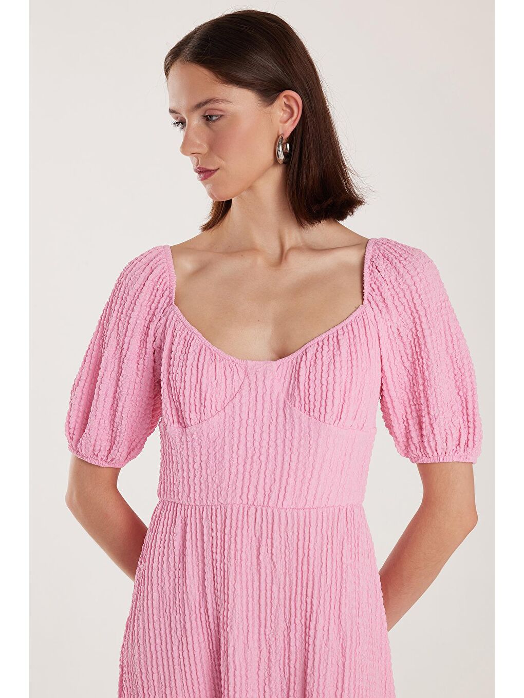 Kadın Standart Fit Normal Kesim Sırt Bağlama Detaylı U Yaka Midi Pembe Elbise-1