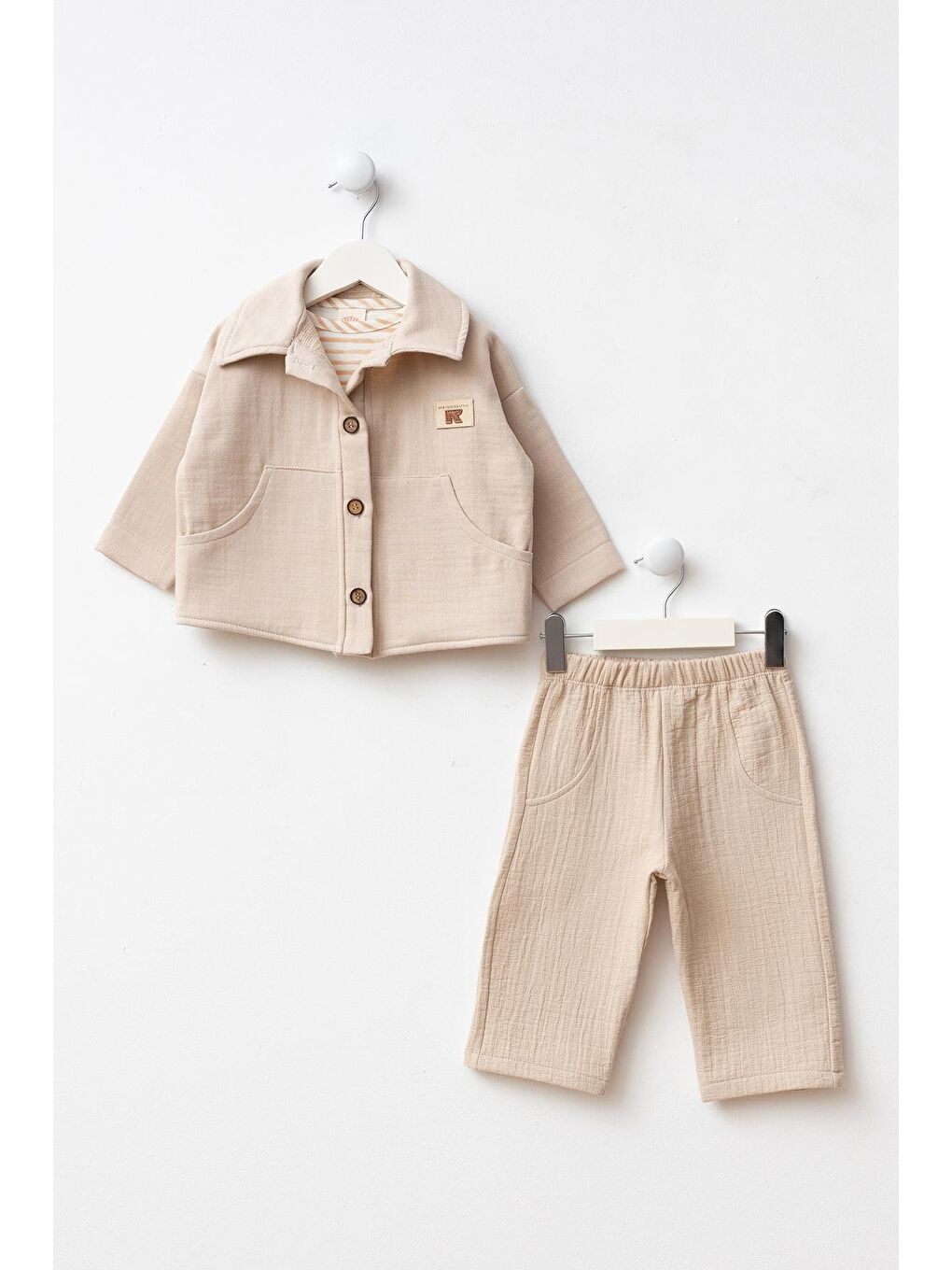 Erkek Çocuk Pamuklu Bej Gömlekli Pantolonlu Takım - Çizgili T-Shirt Detaylı-4
