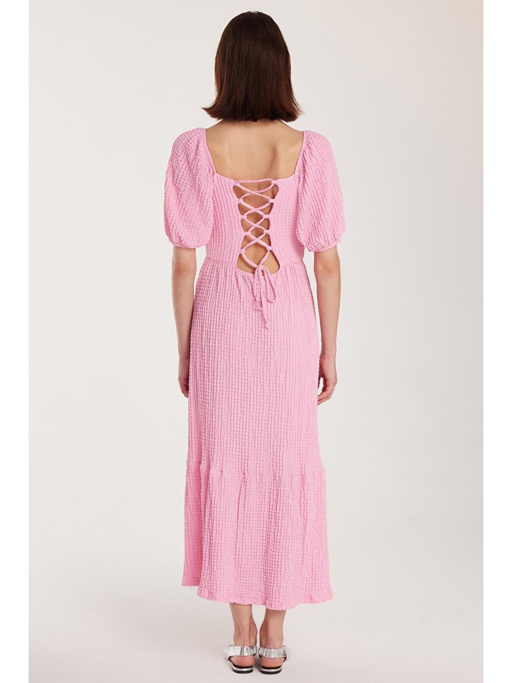 Kadın Standart Fit Normal Kesim Sırt Bağlama Detaylı U Yaka Midi Pembe Elbise-4