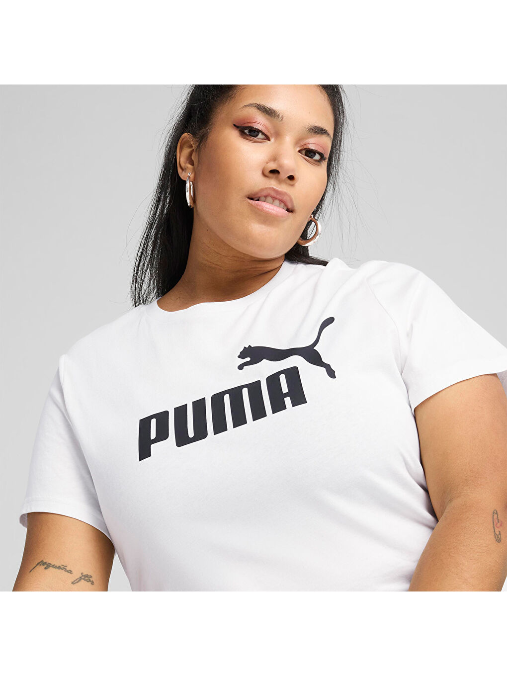 Essentials No 1 Logo Kadın Beyaz Yuvarlak Yaka Tişört-1