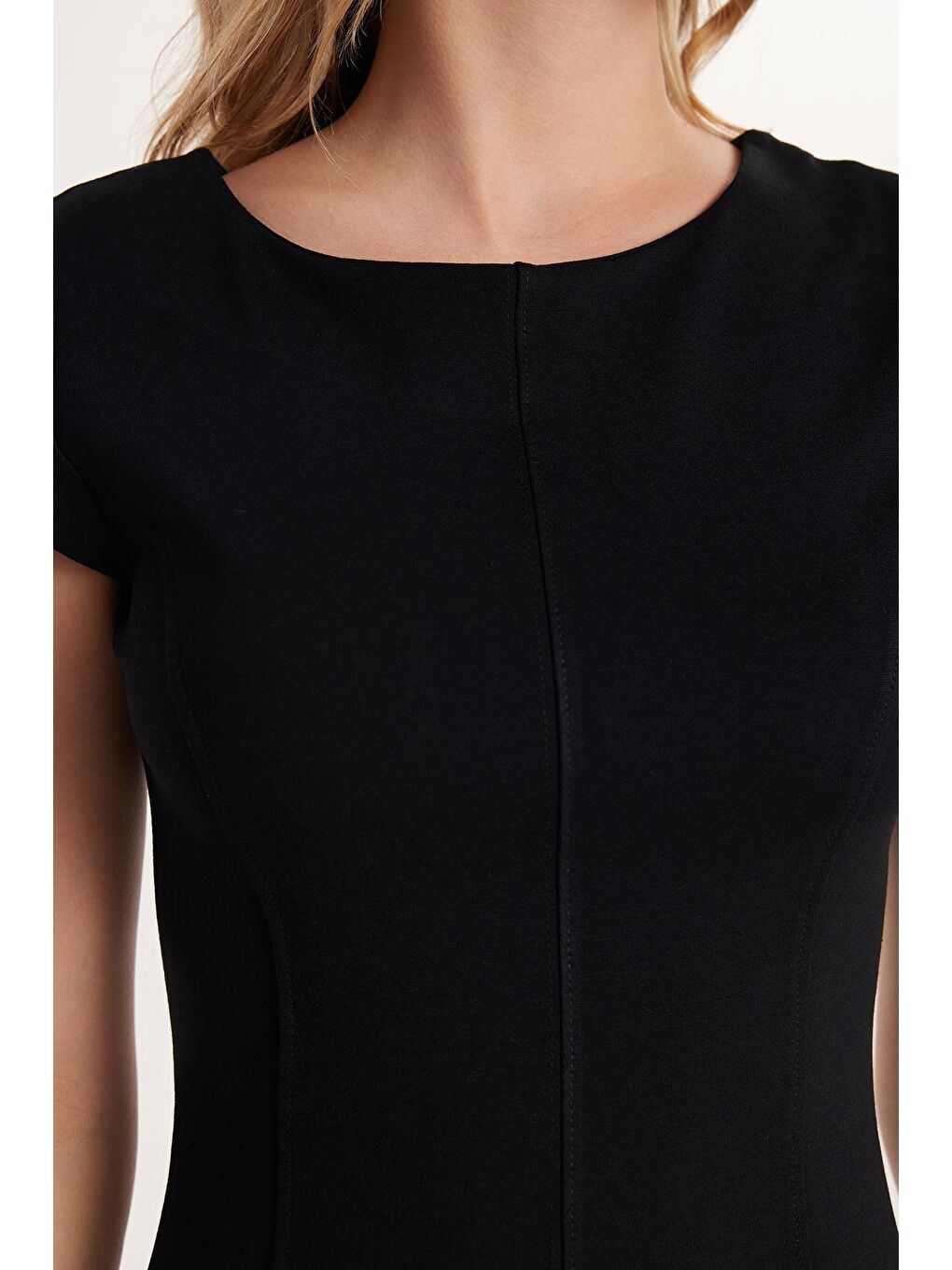 Kadın Standart Fit Kısa Kollu U Yaka Siyah Elbise-2