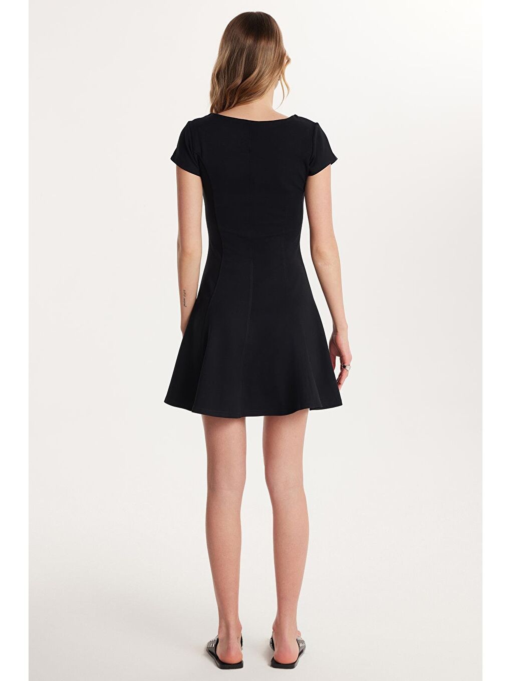 Kadın Standart Fit Kısa Kollu U Yaka Siyah Elbise-4