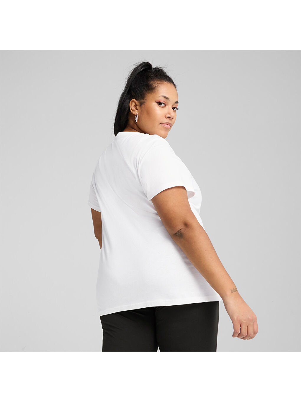 Essentials No 1 Logo Kadın Beyaz Yuvarlak Yaka Tişört-3