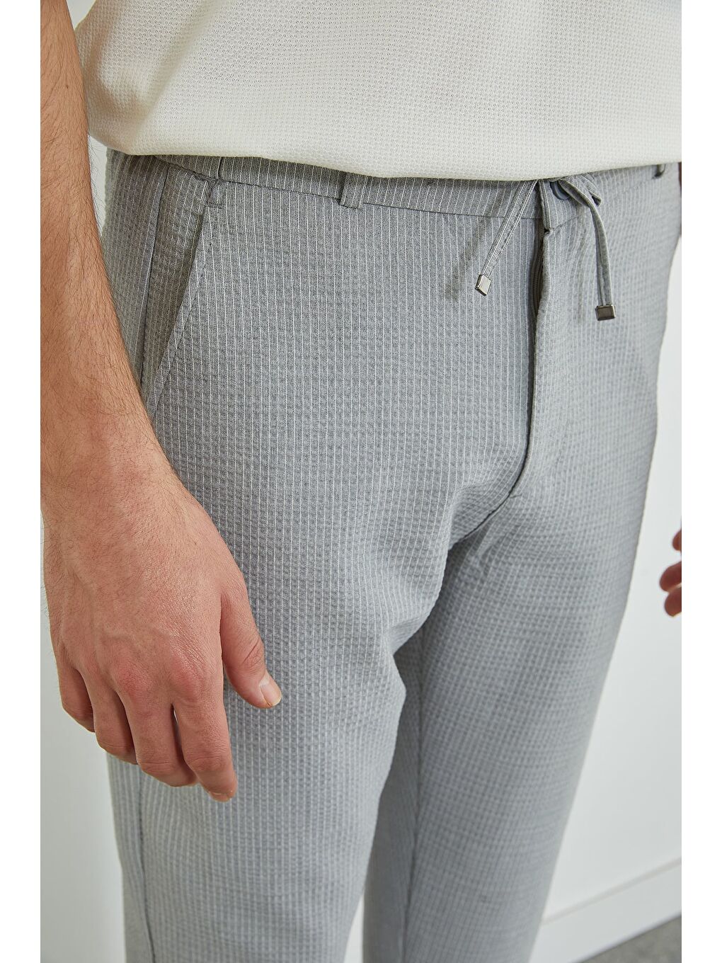 Gri Çizgili Duble Paça Beli Bağlamalı Pantolon-4