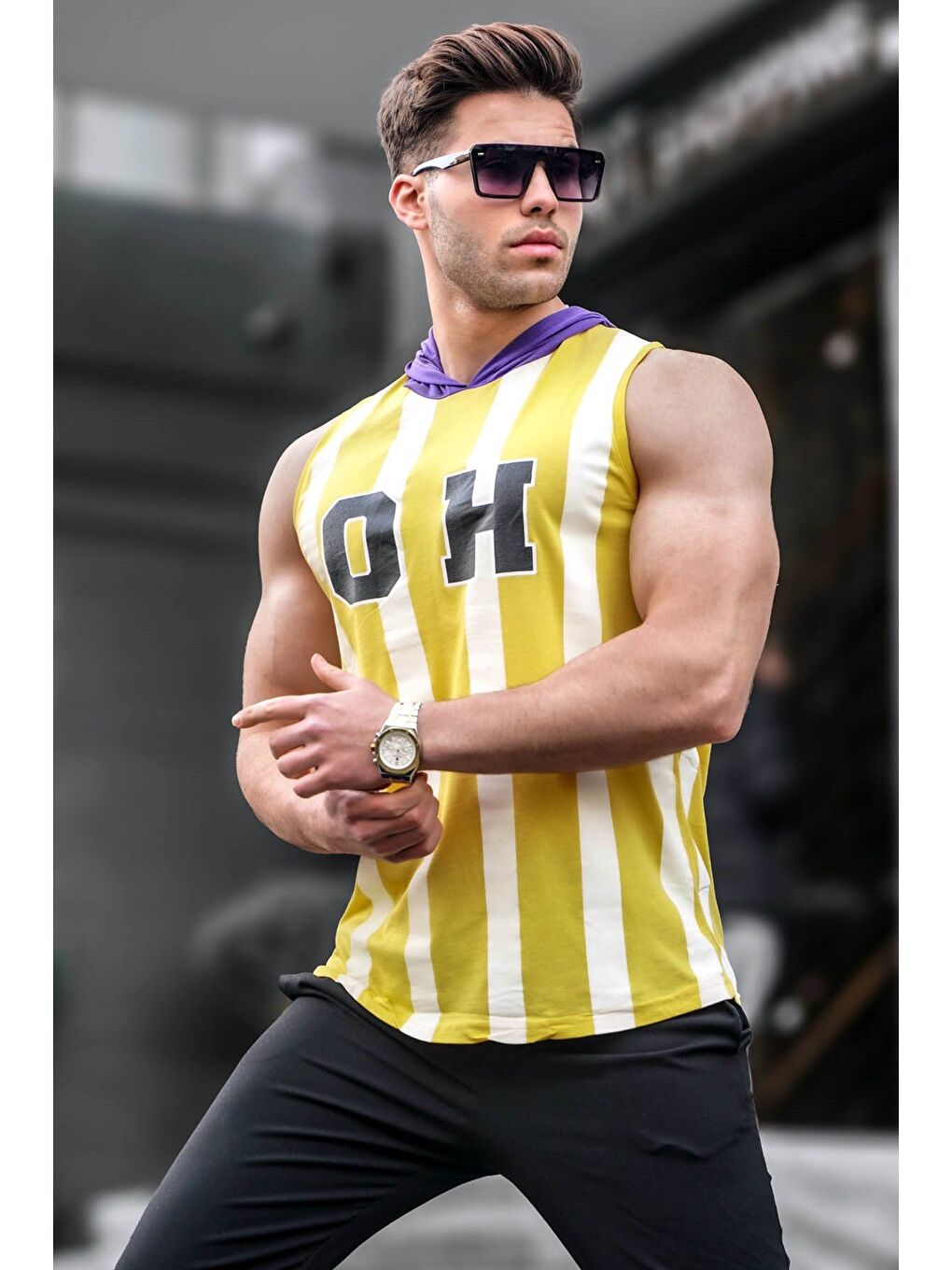 Sarı Çizgili Kapüşonlu Erkek %100 Pamuk Kolsuz Tişört 4024