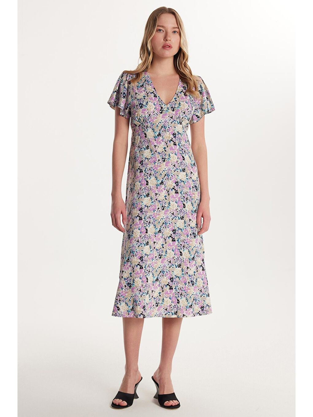 Karışık Kadın Standart Fit Viskon V Yaka Midi Elbise