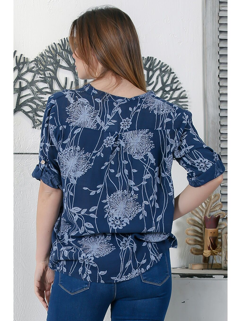 İtalyan Lacivert Hakim Yaka Düğmeli 3/4 Kol Çiçekli Cepli Casual Arkası Uzun Dokuma Bluz 65 63-3