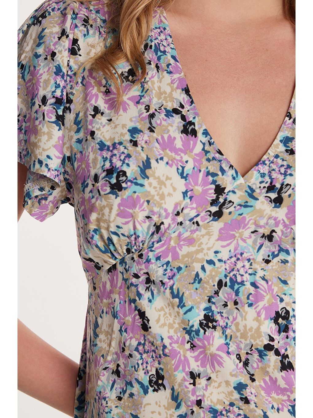 Karışık Kadın Standart Fit Viskon V Yaka Midi Elbise-2