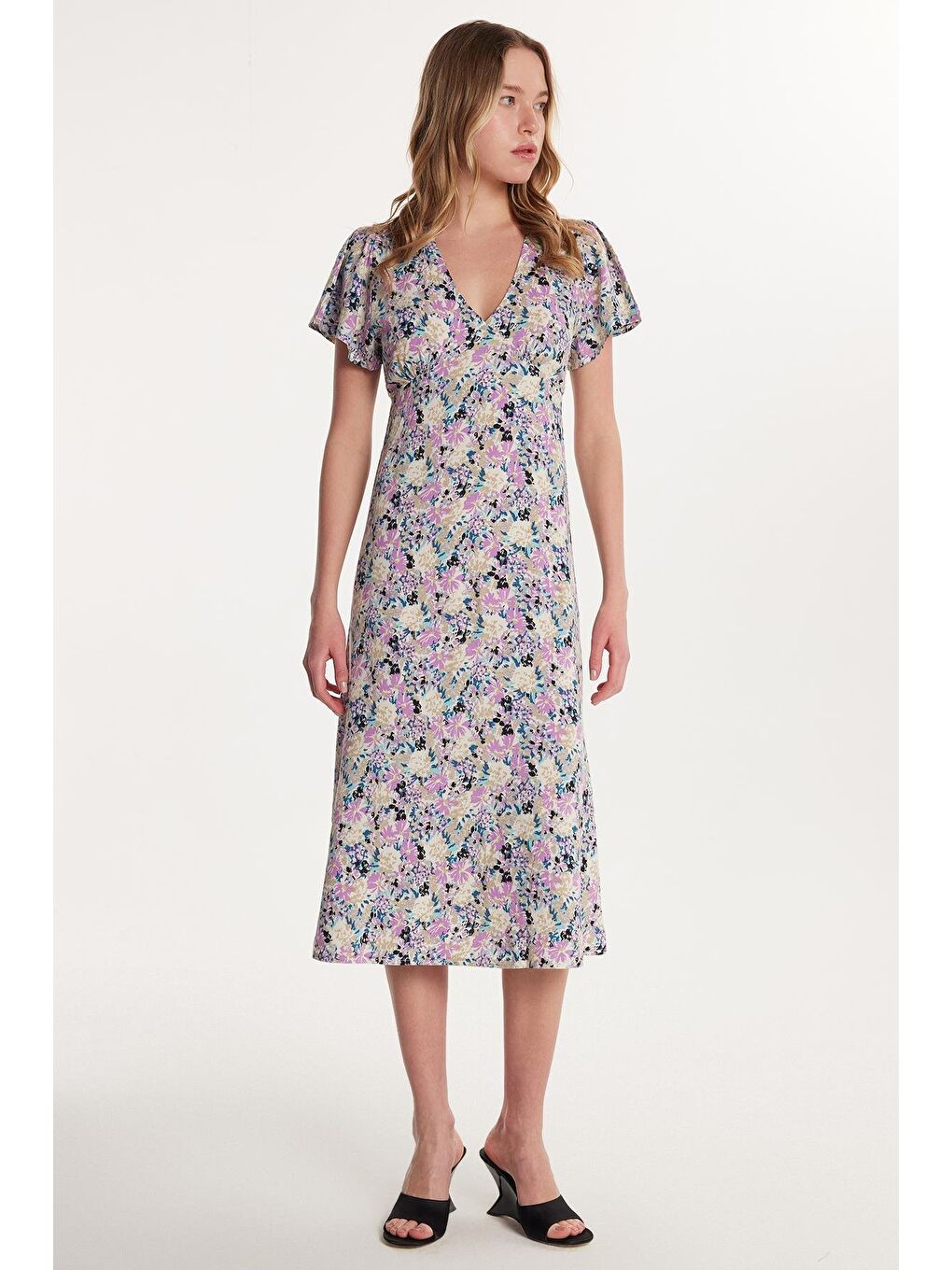 Karışık Kadın Standart Fit Viskon V Yaka Midi Elbise-3