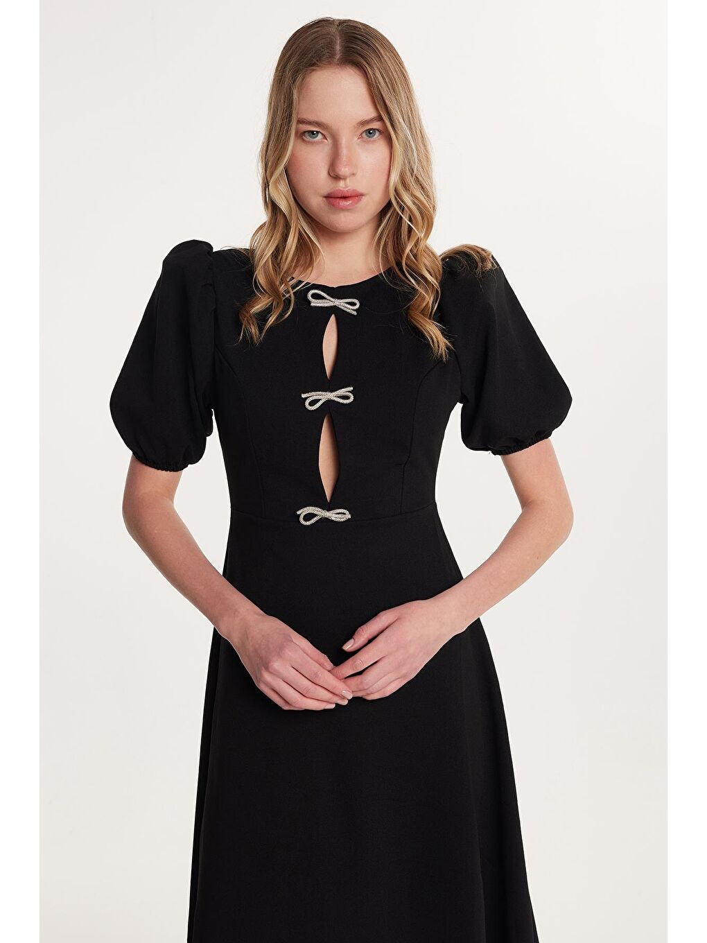 Kadın Regular Fit Balon Kol Bisiklet Yaka Bağlama Detaylı Siyah Elbise-1