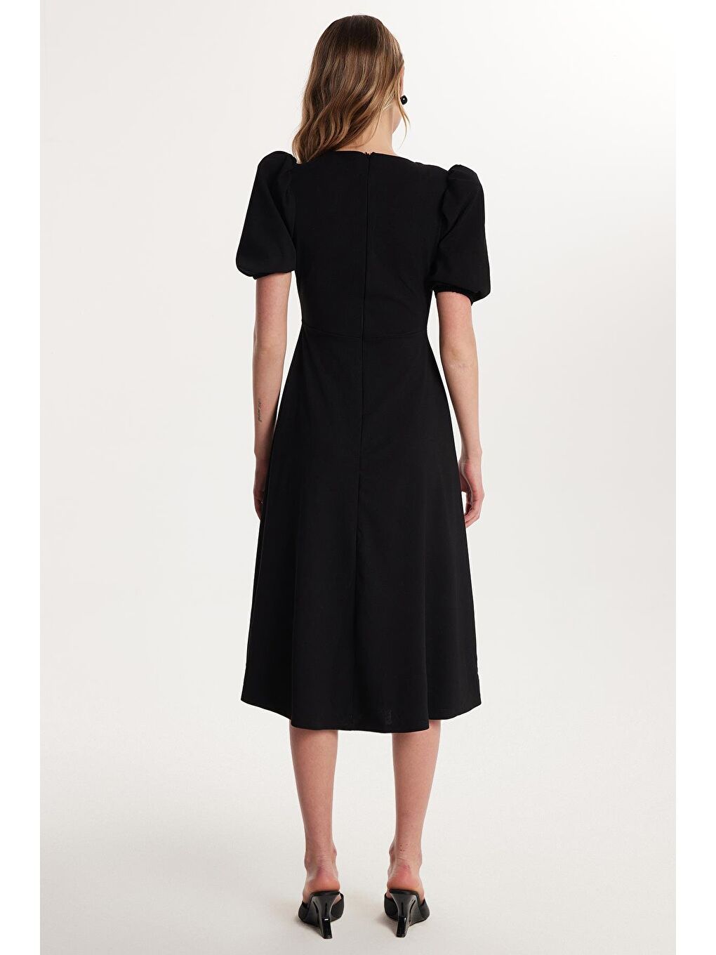 Kadın Regular Fit Balon Kol Bisiklet Yaka Bağlama Detaylı Siyah Elbise-4