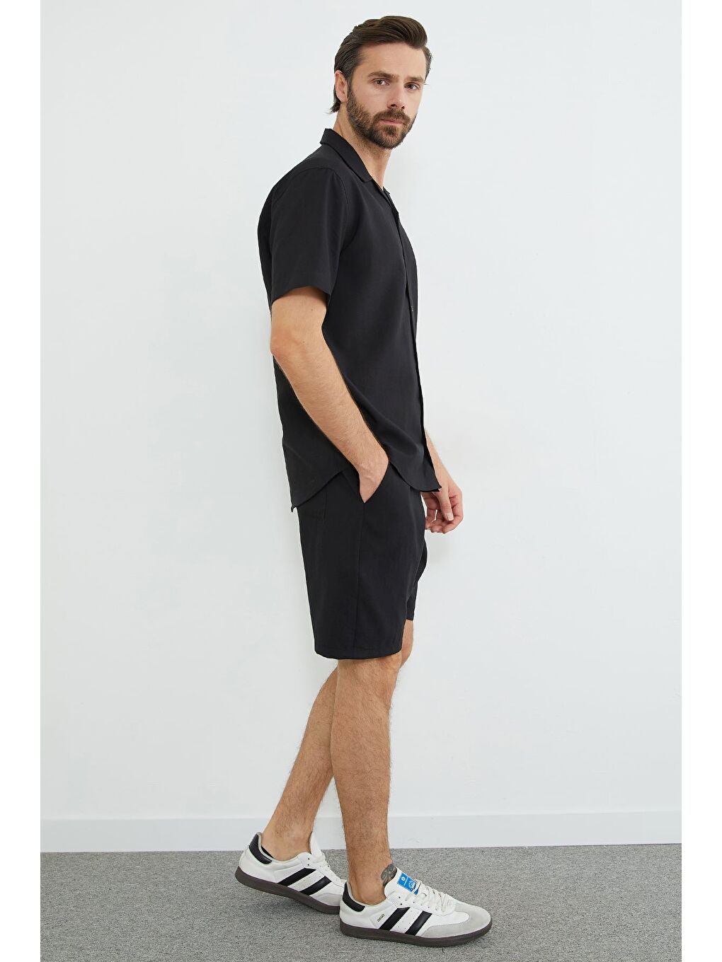 Siyah Düğmeli Kısa Kollu Regular Fit Gömlek-2