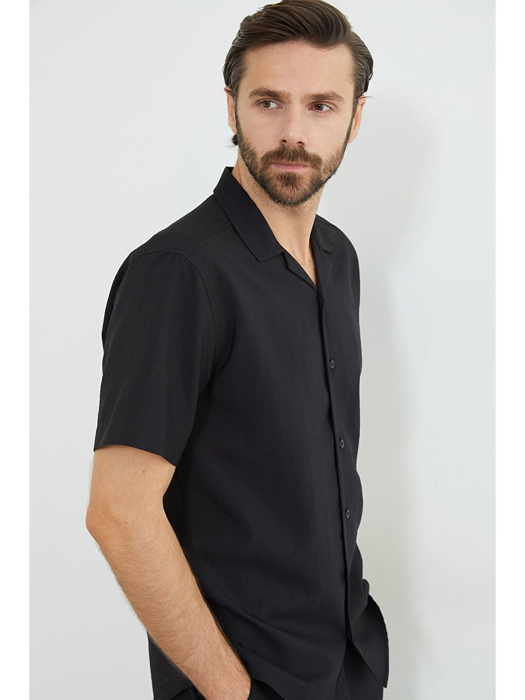 Siyah Düğmeli Kısa Kollu Regular Fit Gömlek-4