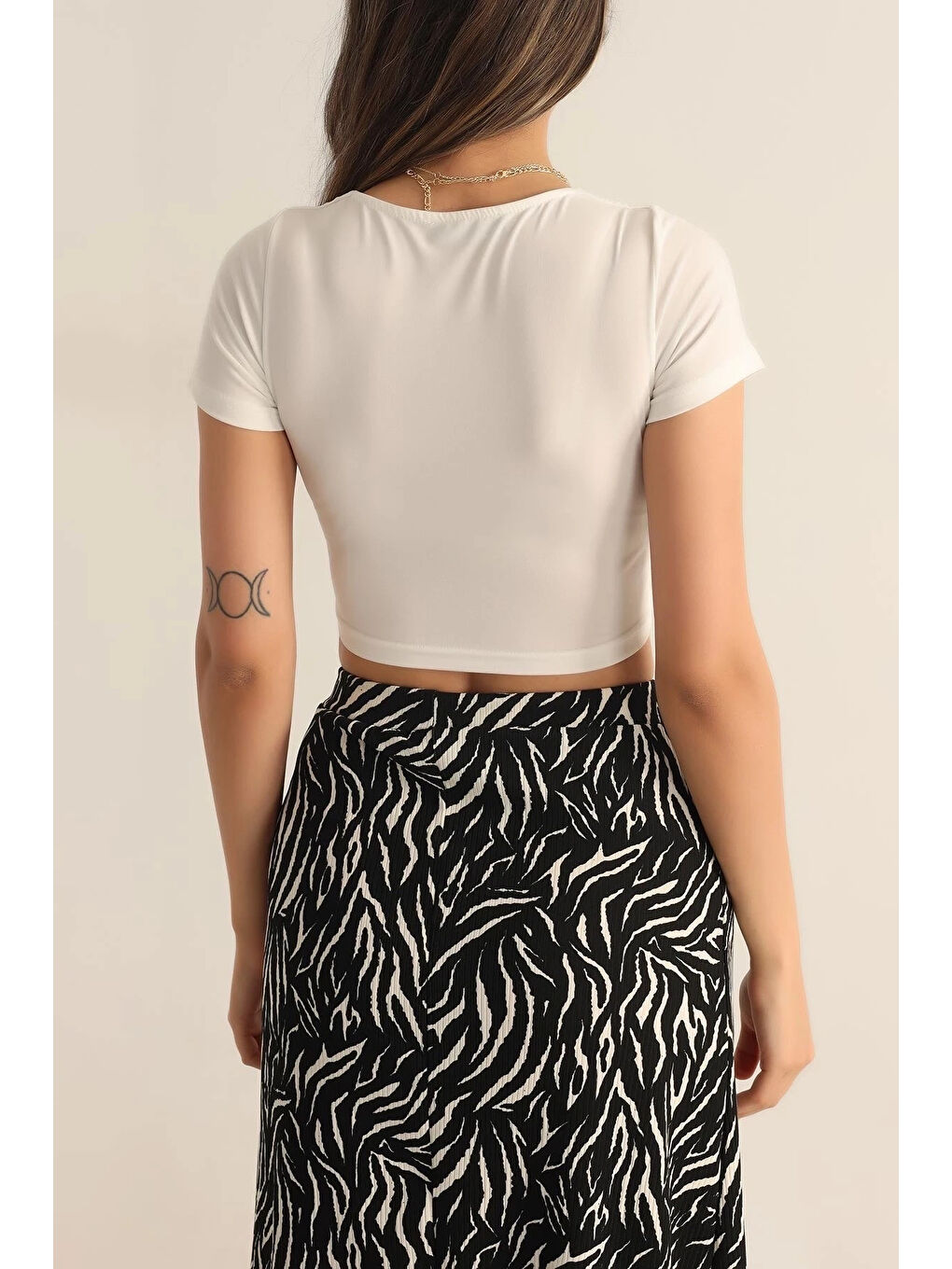 Kadın Beyaz Kare Yaka Ön Büzgülü Crop Bluz HZL23S-SND120151-2