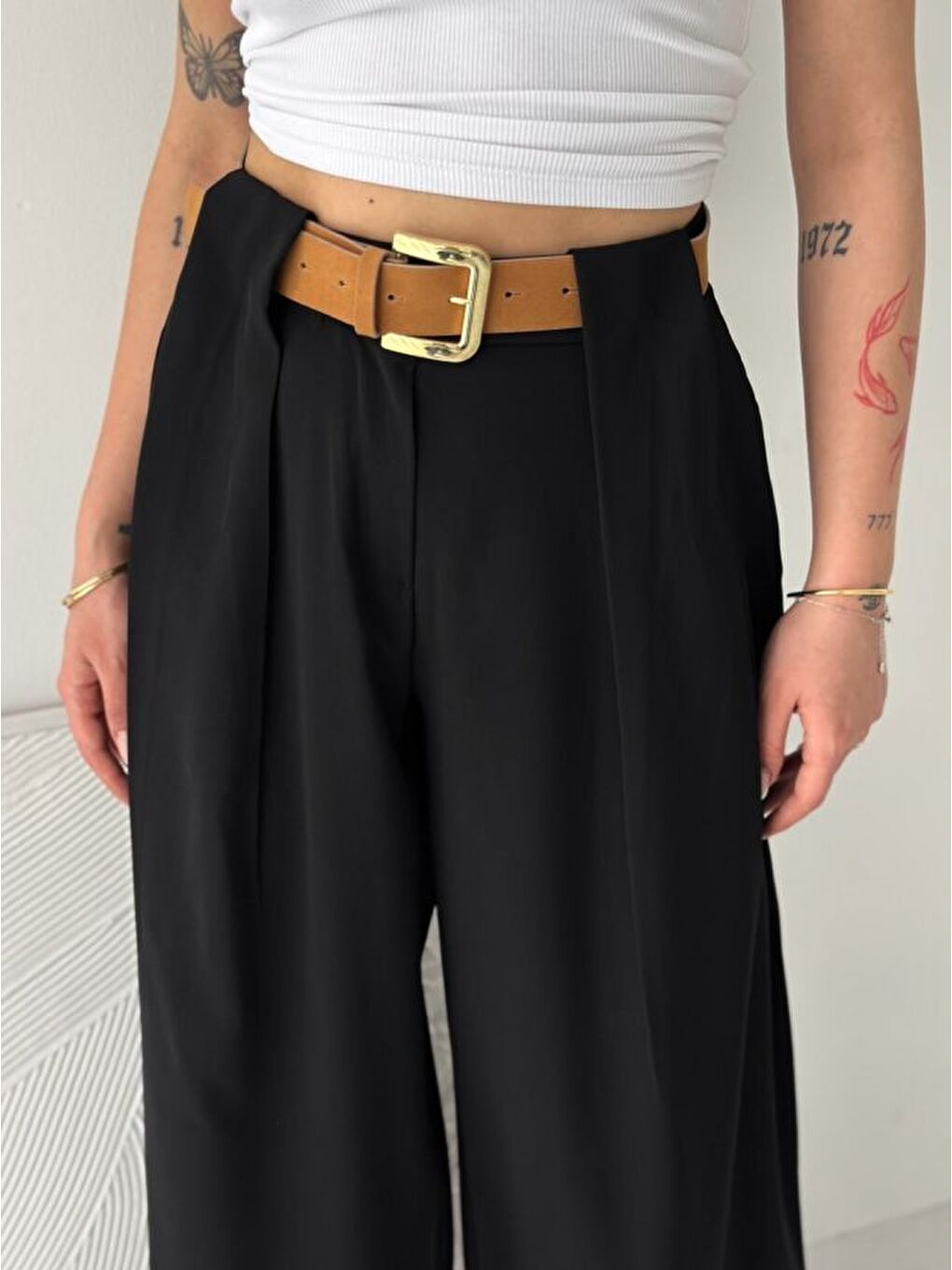 Siyah Kadın Pileli Kemerli Pantolon-1