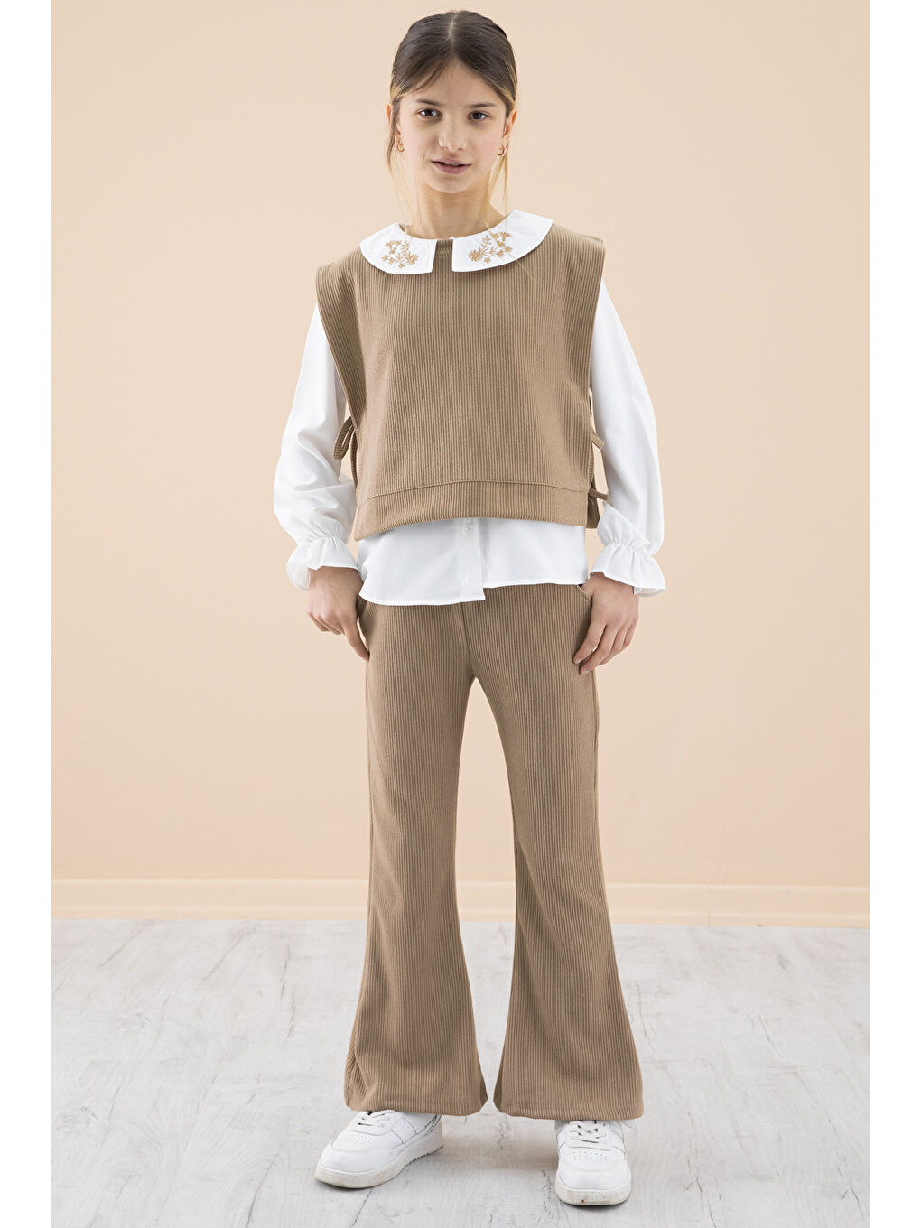 Kahverengi Kahve Yakası Nakışlı Gömlekli Süveterli Kız Çocuk 3'lü Takım 20267-3