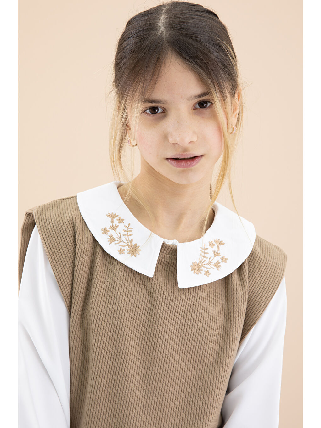 Kahverengi Kahve Yakası Nakışlı Gömlekli Süveterli Kız Çocuk 3'lü Takım 20267-4