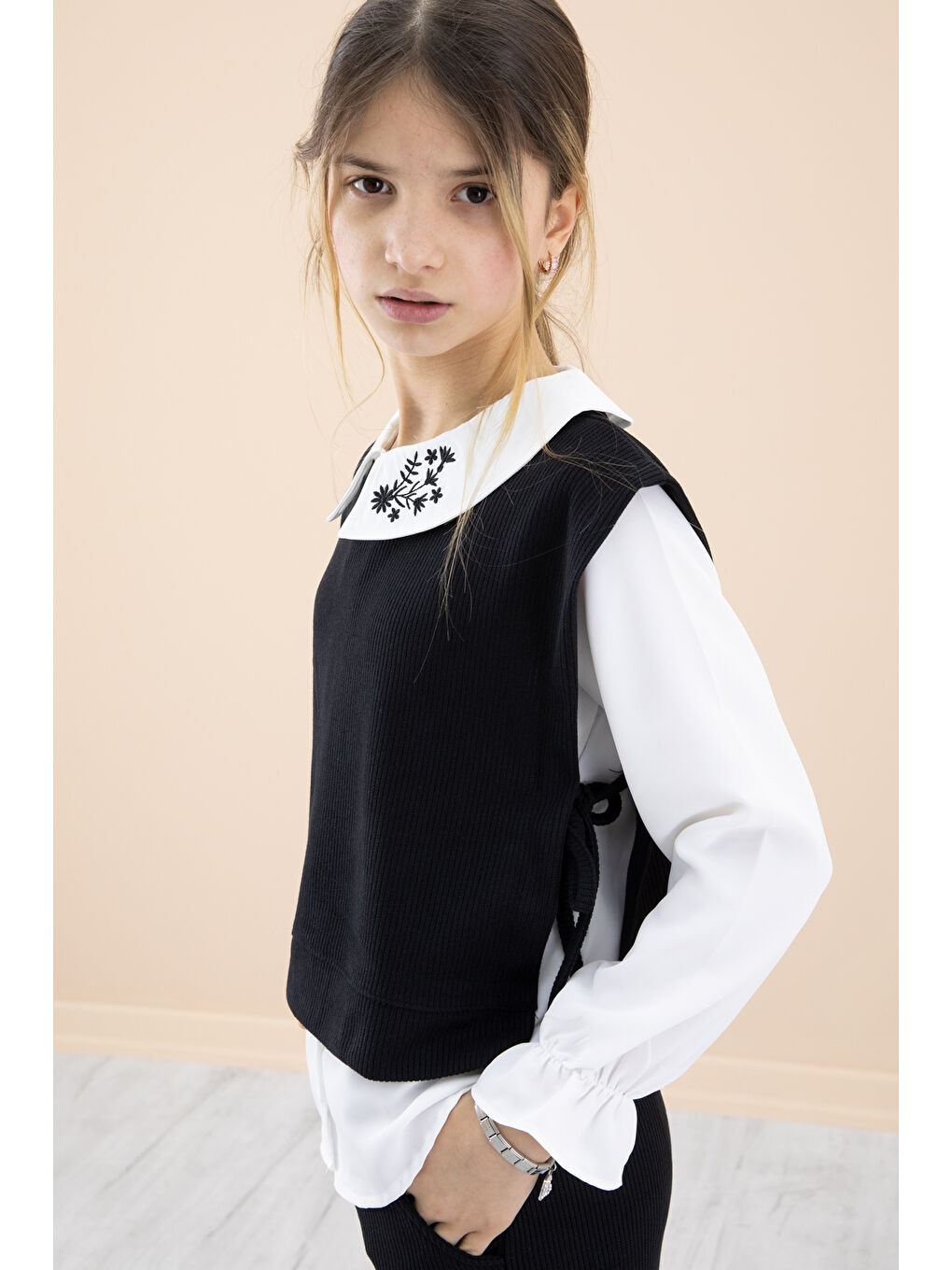 Siyah Yakası Nakışlı Gömlekli Süveterli Kız Çocuk 3'lü Takım 20268-1