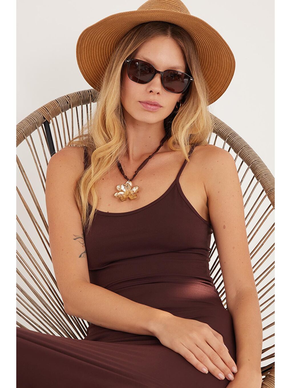 Kadın Slim Fit Dar Kesim İnce Askılı U Yaka Kahverengi Elbise-1