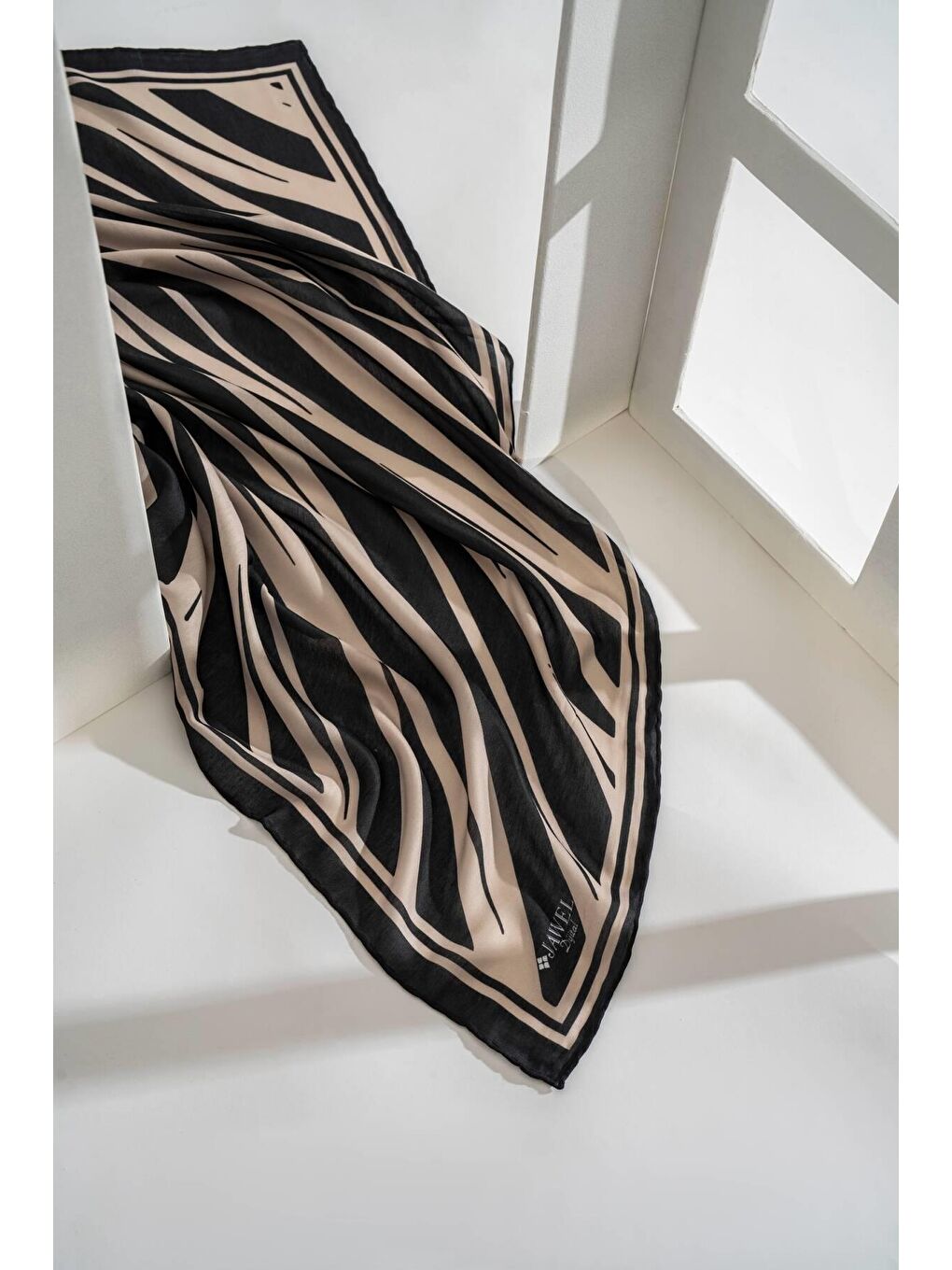 Karışık Kadın Soft Eşarp Paketi (Kahve-Sütlü Kahve-Zebra Siyah-Krem)-2