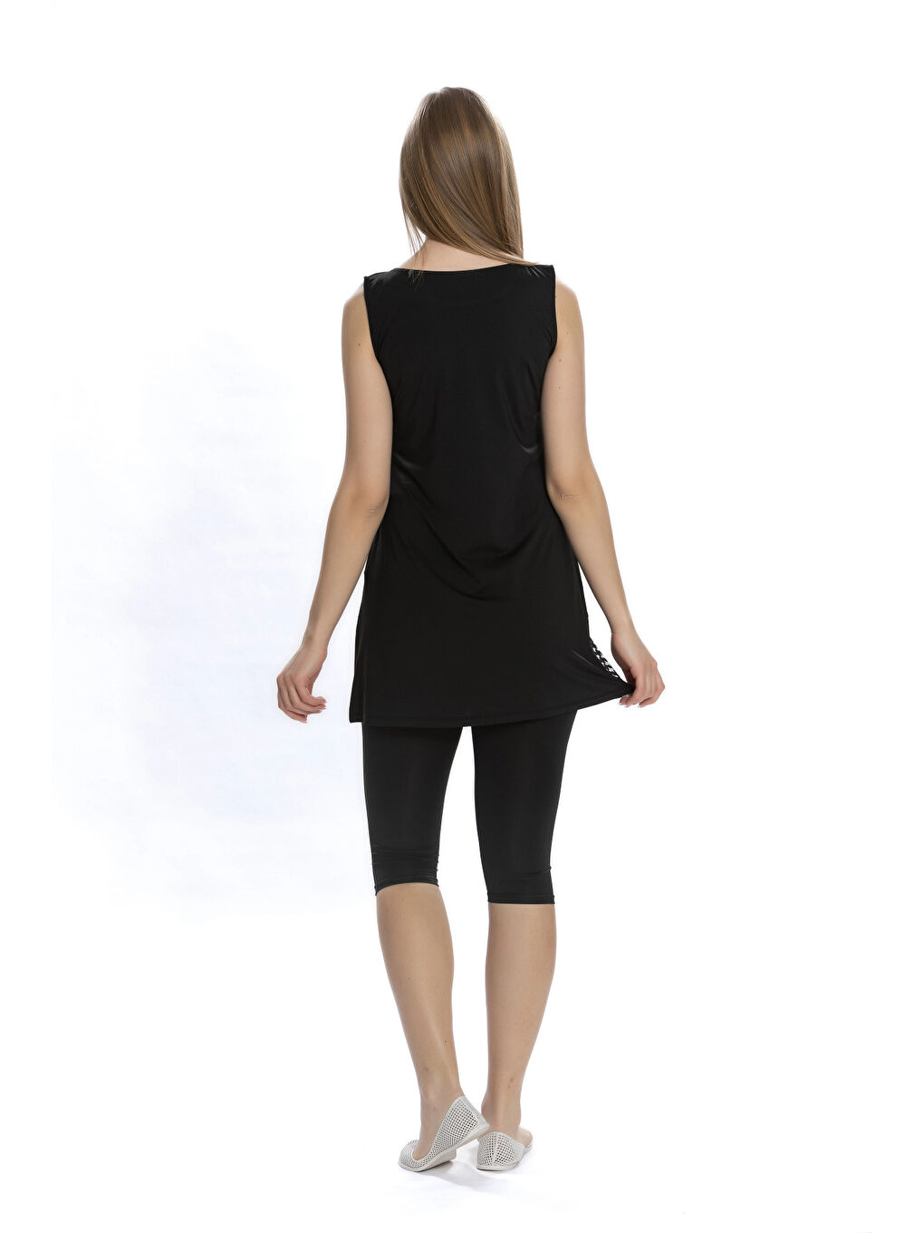 Kadın Siyah Kolsuz Kazayağı Desenli Yarı Kapalı Taytlı Mayo HZL25S-155/01-1