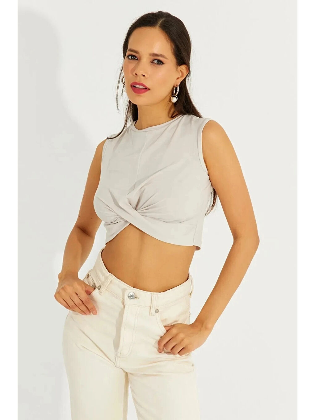 Kadın Bej Önü Düğümlü Bisiklet Yaka Sıfır Kol Elastanlı Crop Bluz HZL23S-SND120181-1