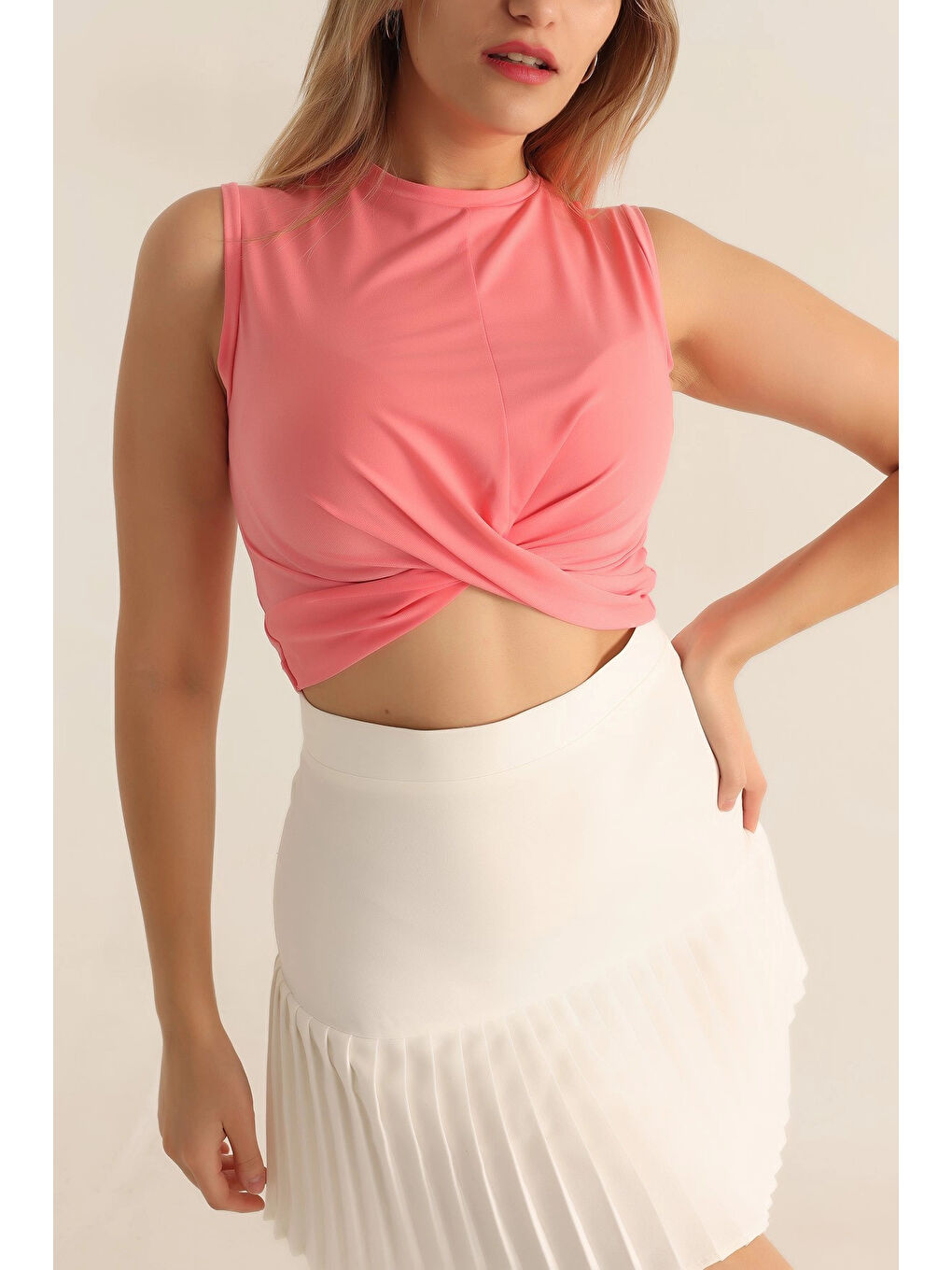Kadın Pembe Önü Düğümlü Bisiklet Yaka Sıfır Kol Elastanlı Crop Bluz HZL23S-SND120181-1