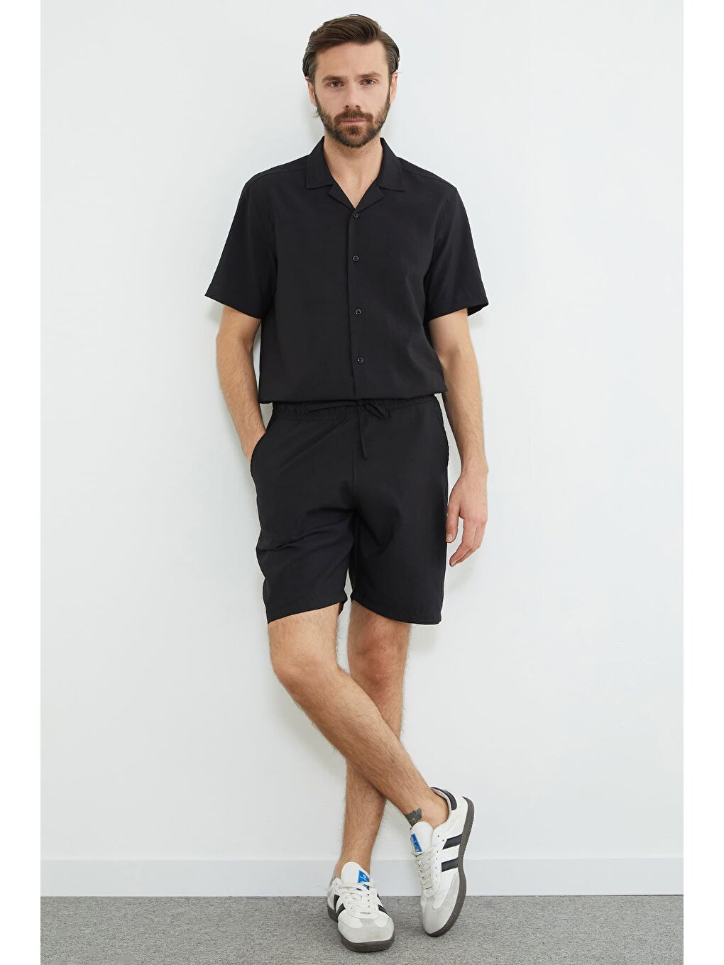 Siyah Beli Bağlamalı Cepli Regular Fit Şort