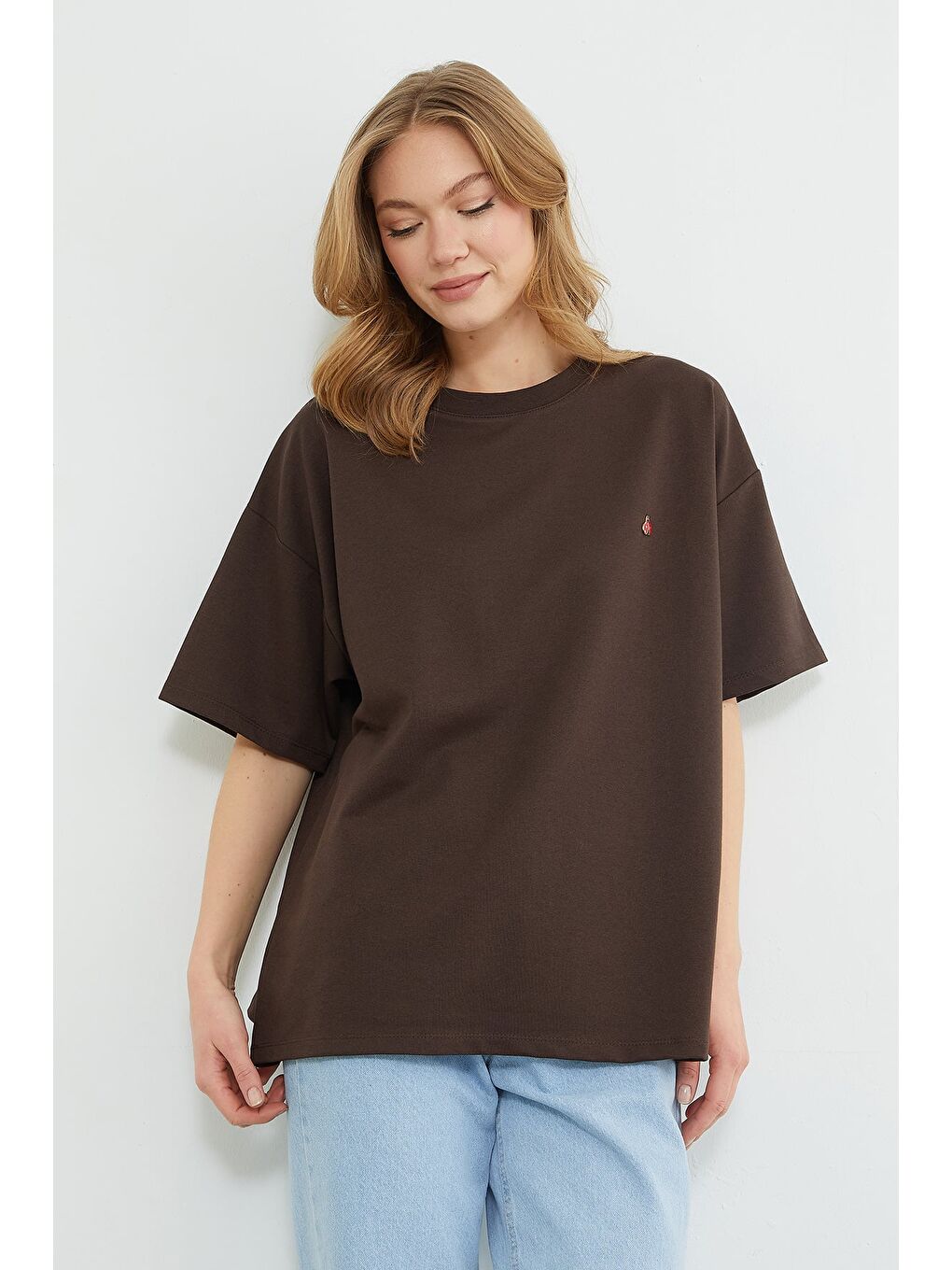 Kahverengi Metal Aksesuarlı Bisiklet Yaka Oversize Tişört-2