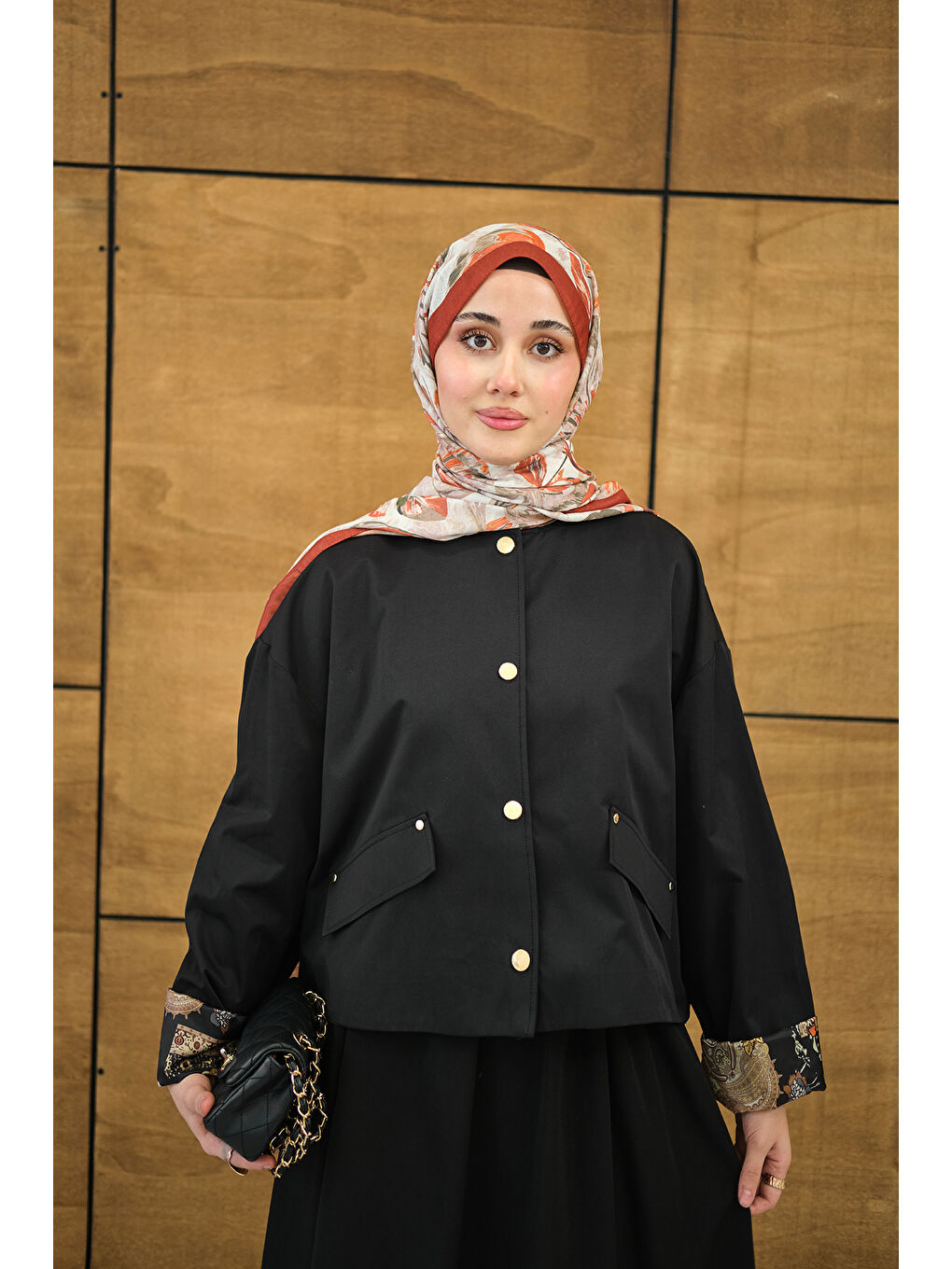 Kadın Bisiklet Yaka Astarı Desenli Çıtçıtlı Regular Gabardin Kısa Trenç Siyah-2