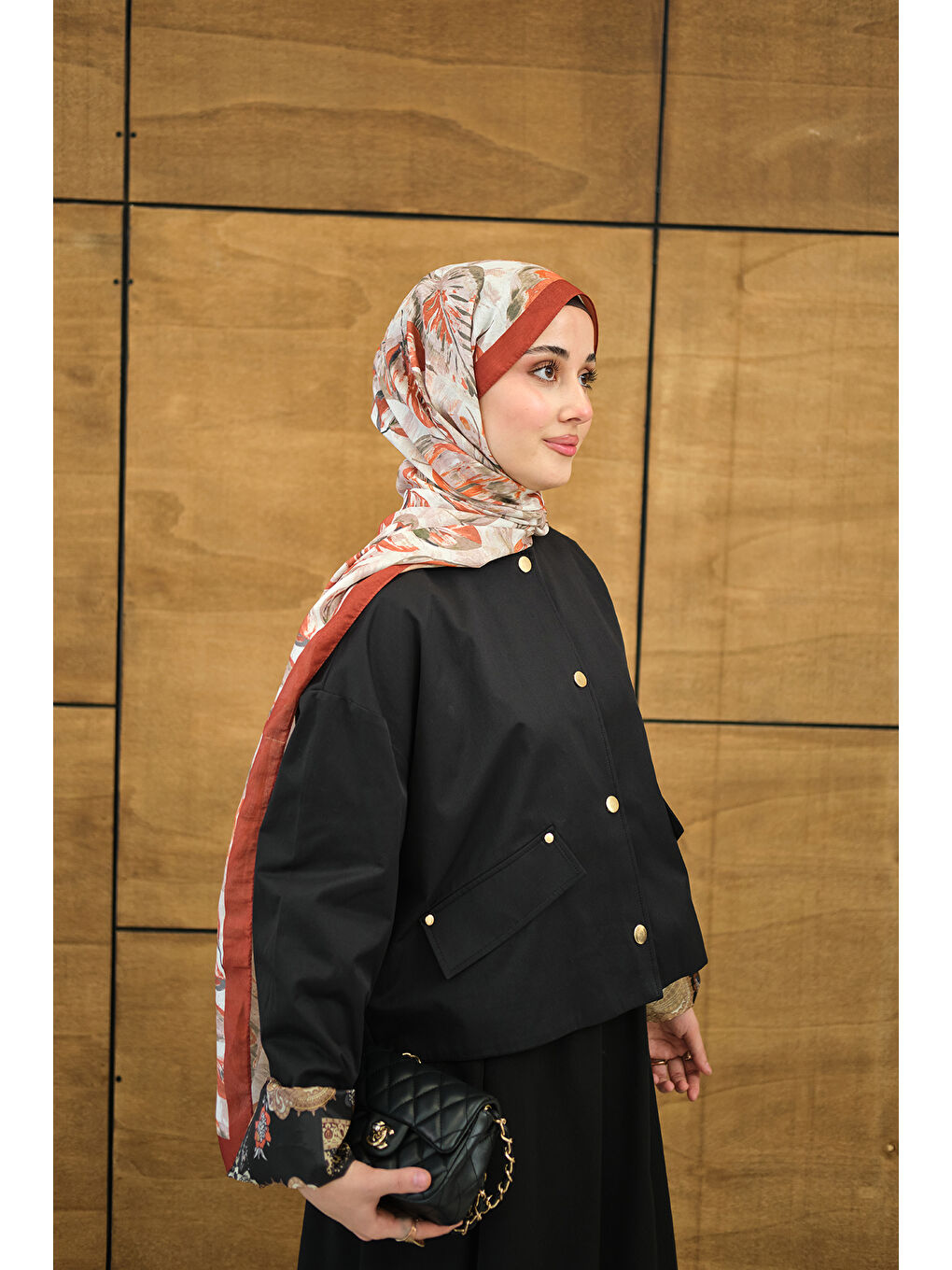 Kadın Bisiklet Yaka Astarı Desenli Çıtçıtlı Regular Gabardin Kısa Trenç Siyah-4