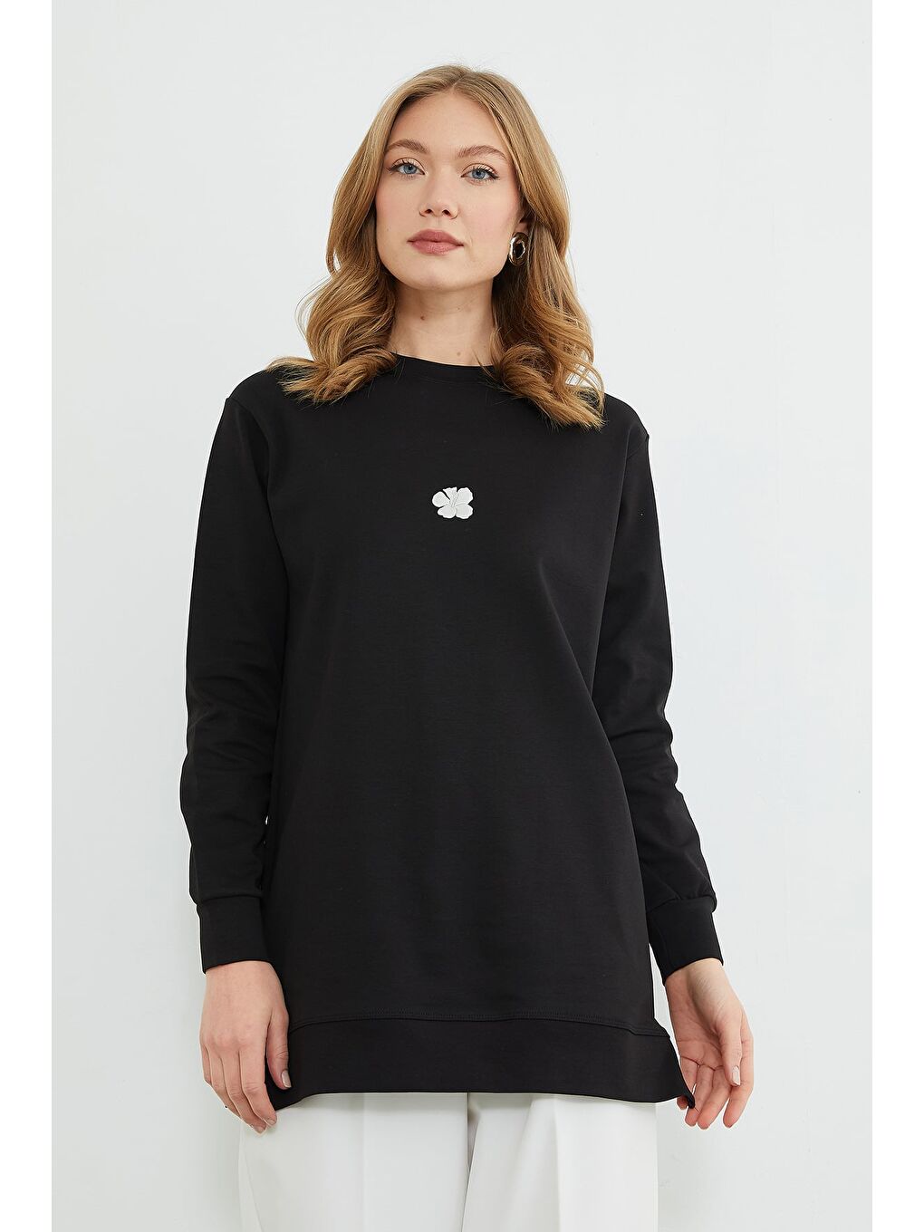 Siyah Fullamodest Lotus Çiçeği Kabartmalı Oversize Tunik