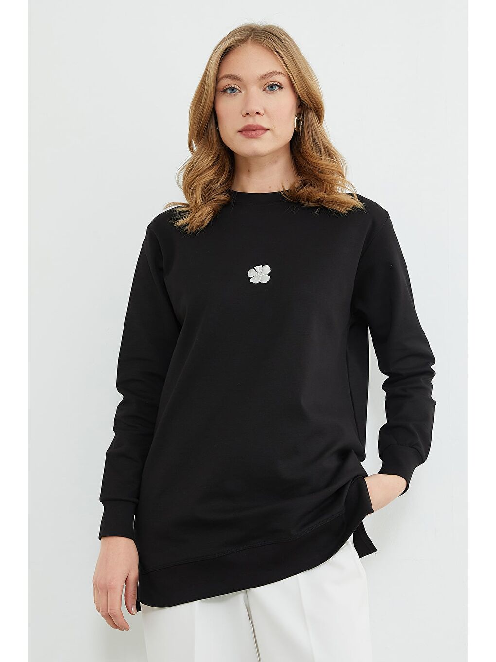 Siyah Fullamodest Lotus Çiçeği Kabartmalı Oversize Tunik-3