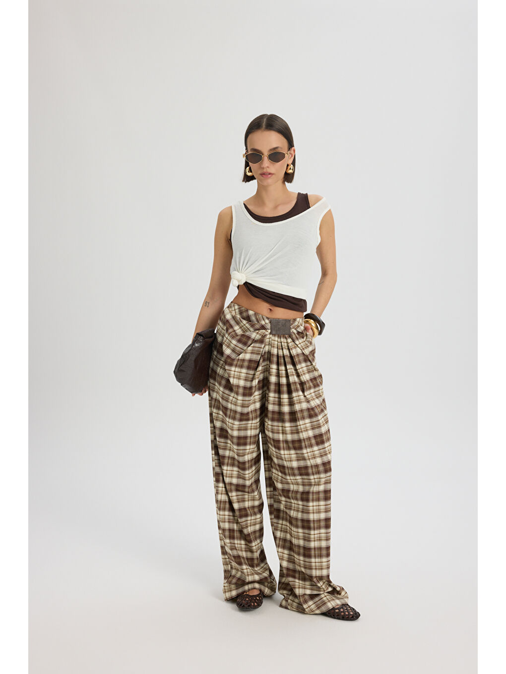Kahverengi Corvin Pile Detaylı Dökümlü Kahve Ekose Pantolon-1