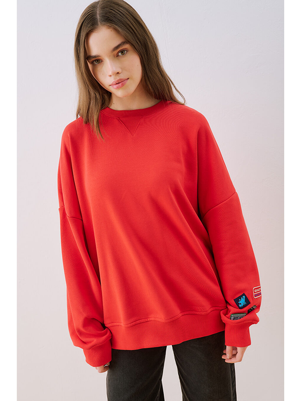 Oversıze Etiketli Sweatshırt Kırmızı-4
