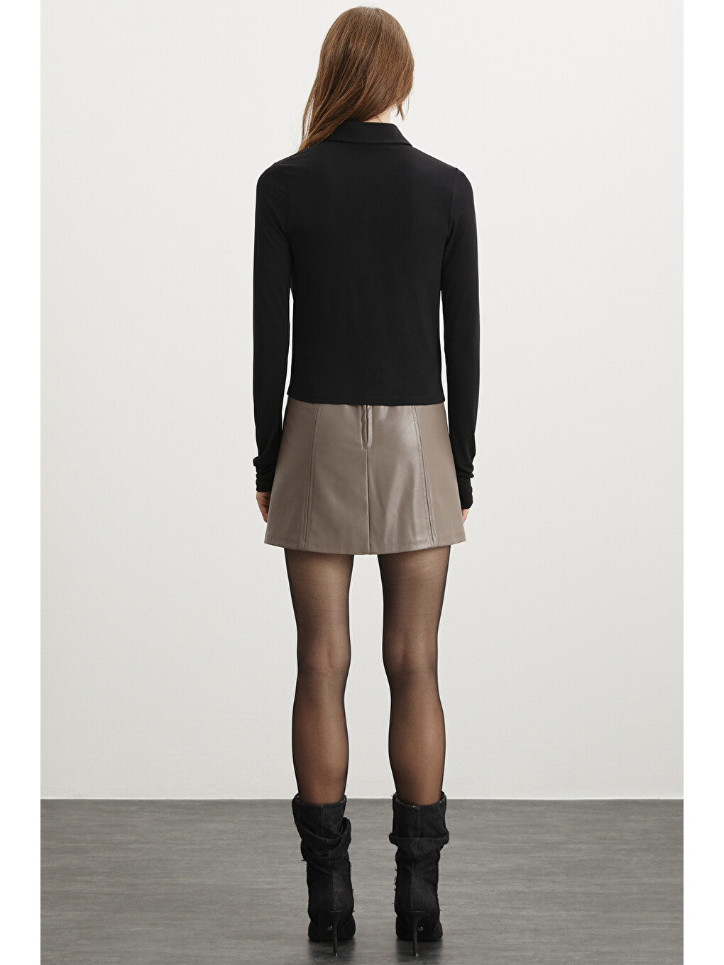 Bej Elsıe Kadın Slim Fit Dar Kalıp Deri Görünümlü Fermuarlı Mini Vizon Etek-3