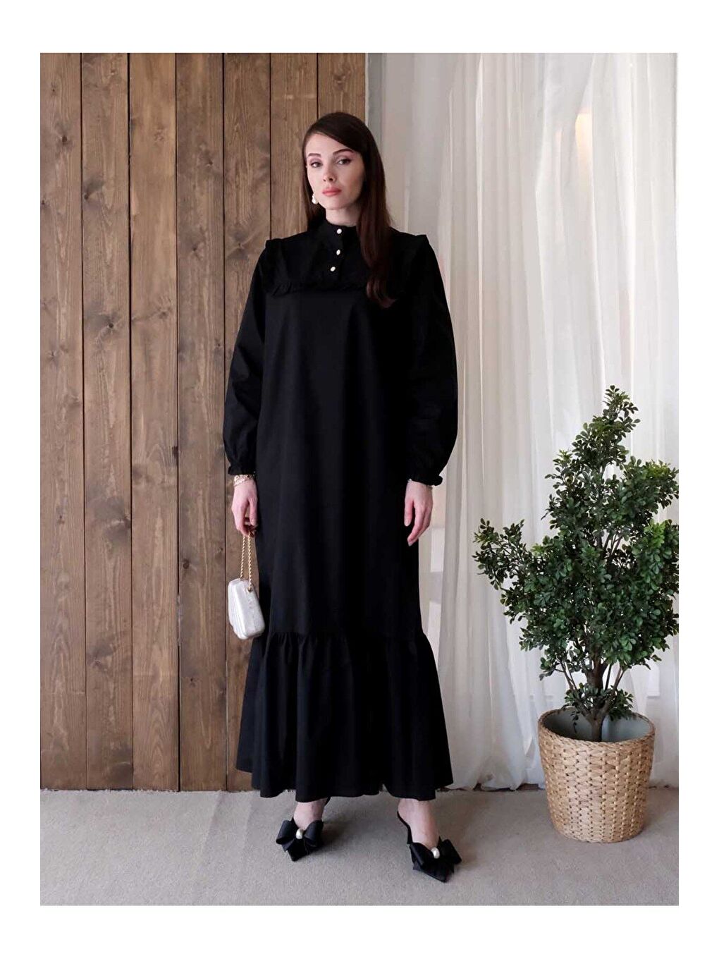 Siyah Yakası Fırfır Detay Elbise