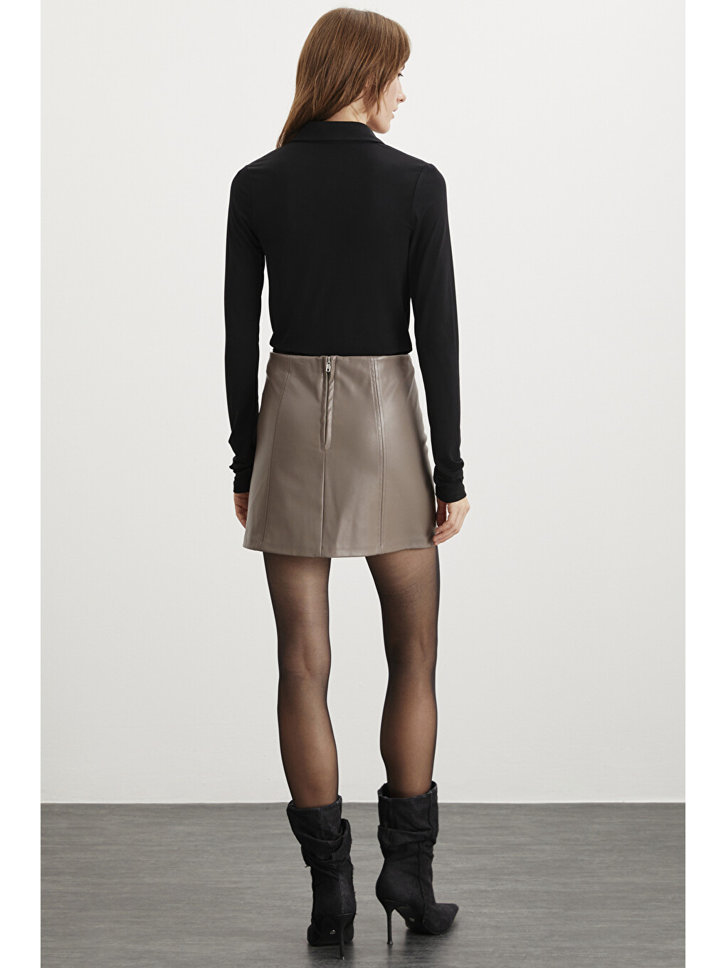 Bej Elsıe Kadın Slim Fit Dar Kalıp Deri Görünümlü Fermuarlı Mini Vizon Etek-4