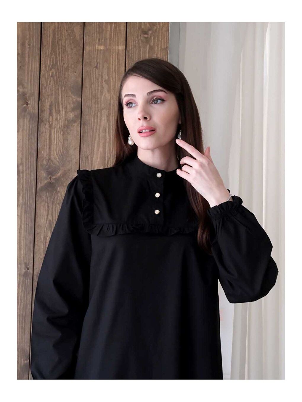 Siyah Yakası Fırfır Detay Elbise-4