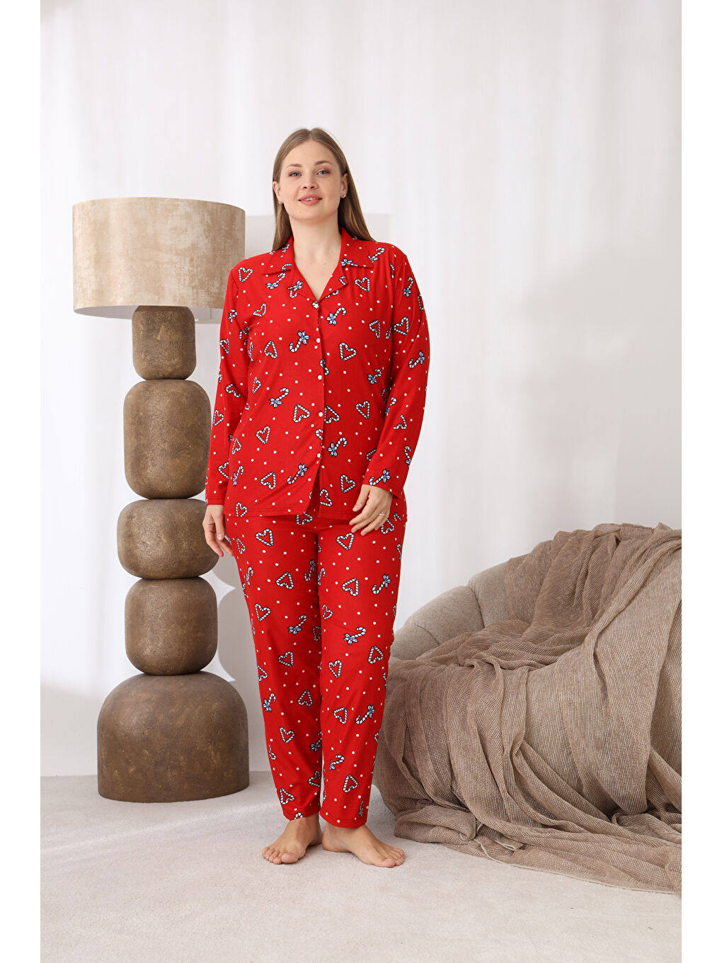 Kırmızı Boydan Düğmeli Yılbaşı Temalı Süet Kumaş Büyük Beden Kadın Pijama Takımı 515-1